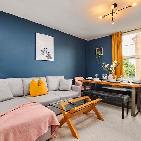 Fantastic Central Stratford Two Bedroom Apartment By Purestay Short Lets & Serviced Accommodation With Parking Exteriér fotografie