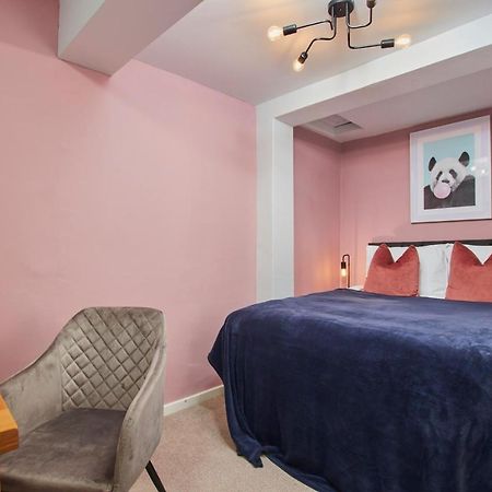 Fantastic Central Stratford Two Bedroom Apartment By Purestay Short Lets & Serviced Accommodation With Parking Exteriér fotografie
