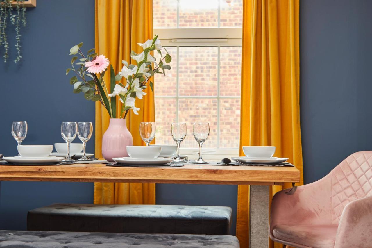 Fantastic Central Stratford Two Bedroom Apartment By Purestay Short Lets & Serviced Accommodation With Parking Exteriér fotografie