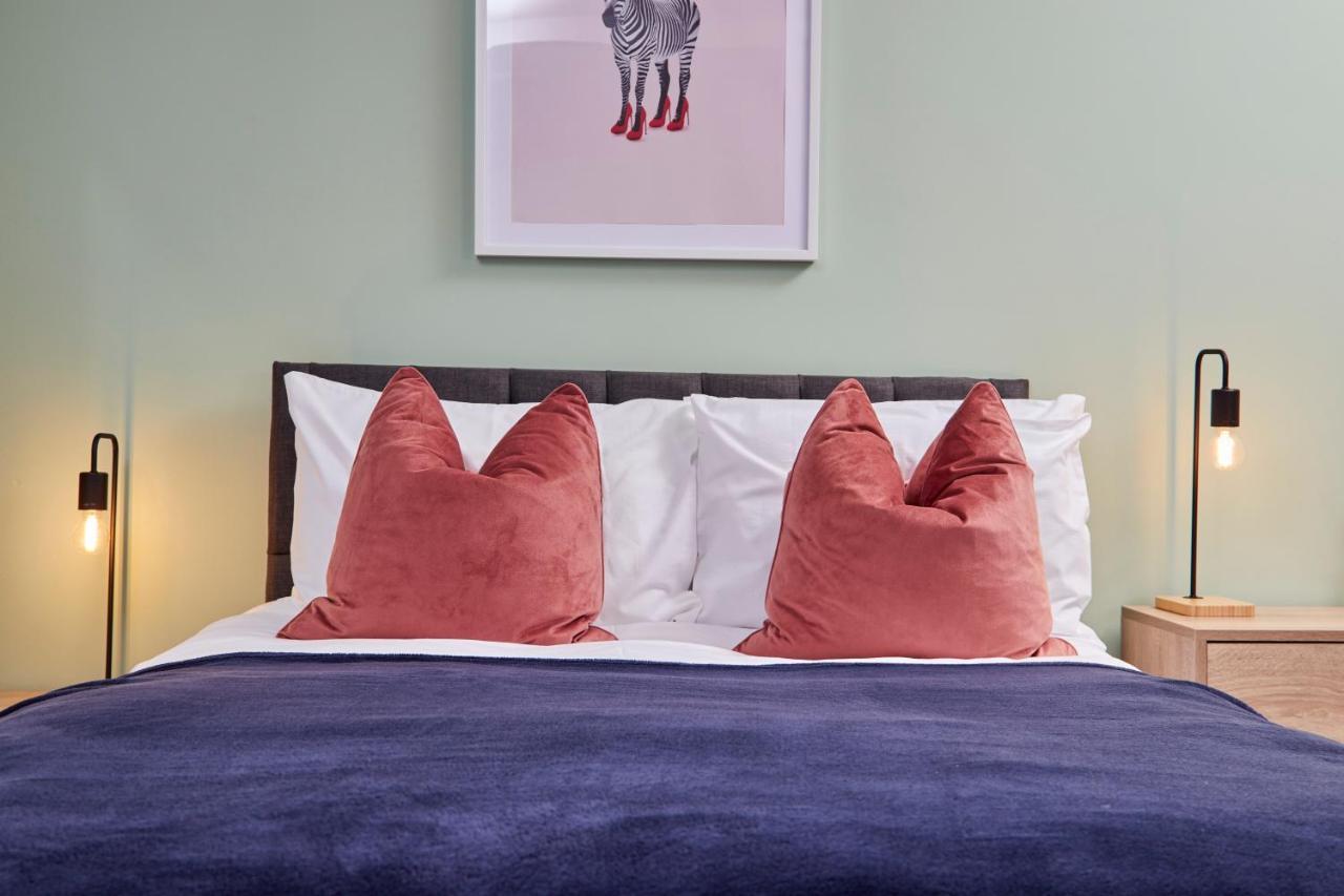 Fantastic Central Stratford Two Bedroom Apartment By Purestay Short Lets & Serviced Accommodation With Parking Exteriér fotografie