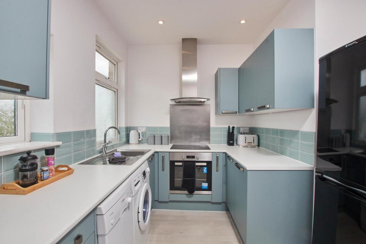 Fantastic Central Stratford Two Bedroom Apartment By Purestay Short Lets & Serviced Accommodation With Parking Exteriér fotografie