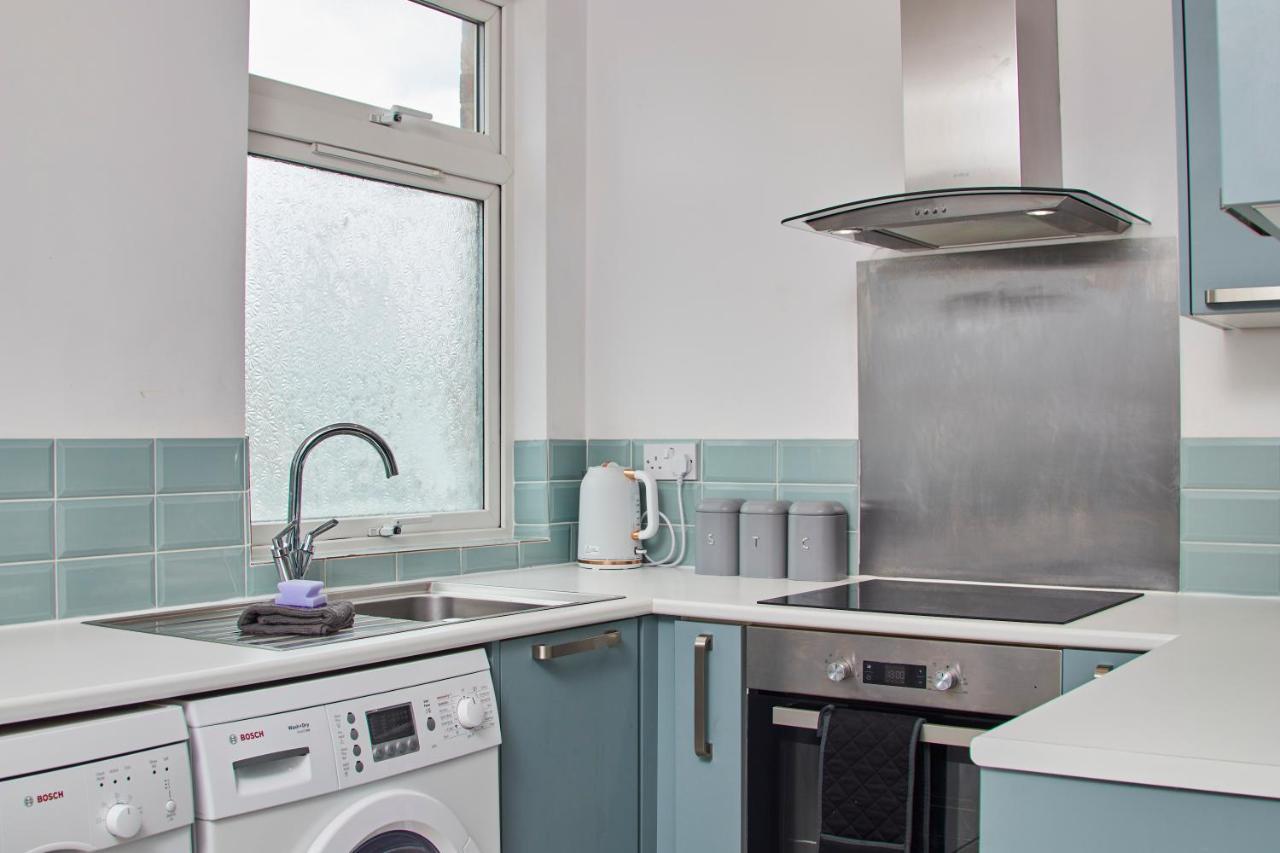 Fantastic Central Stratford Two Bedroom Apartment By Purestay Short Lets & Serviced Accommodation With Parking Exteriér fotografie