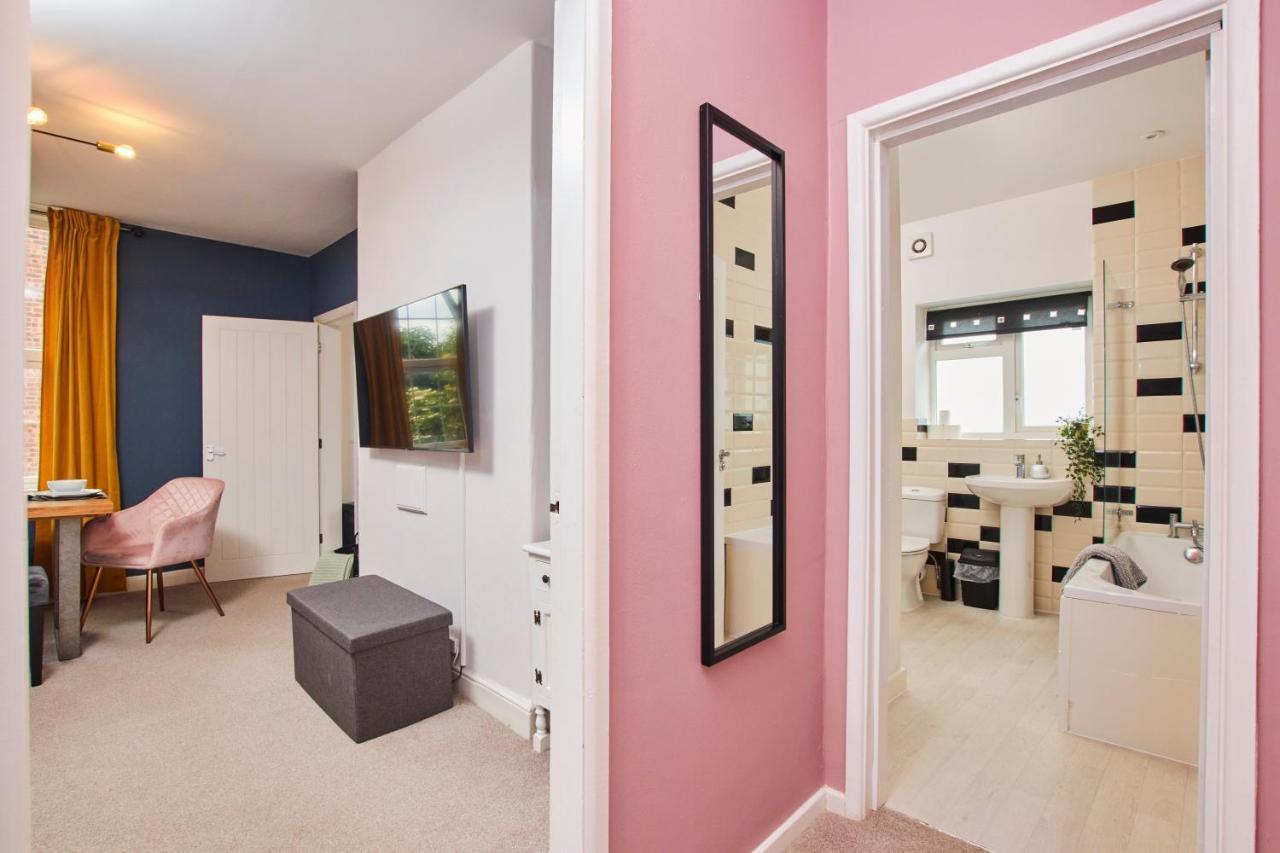 Fantastic Central Stratford Two Bedroom Apartment By Purestay Short Lets & Serviced Accommodation With Parking Exteriér fotografie