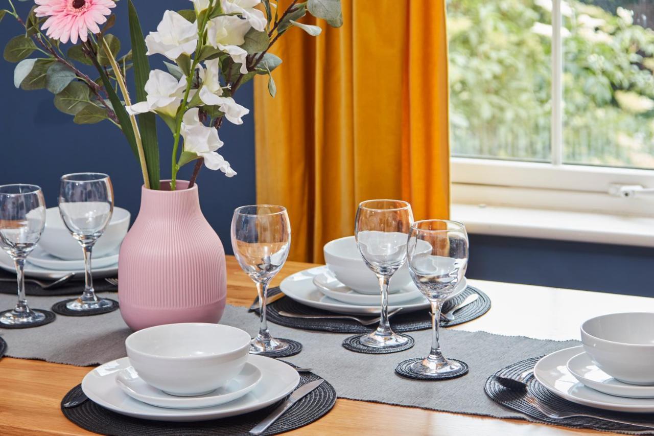 Fantastic Central Stratford Two Bedroom Apartment By Purestay Short Lets & Serviced Accommodation With Parking Exteriér fotografie