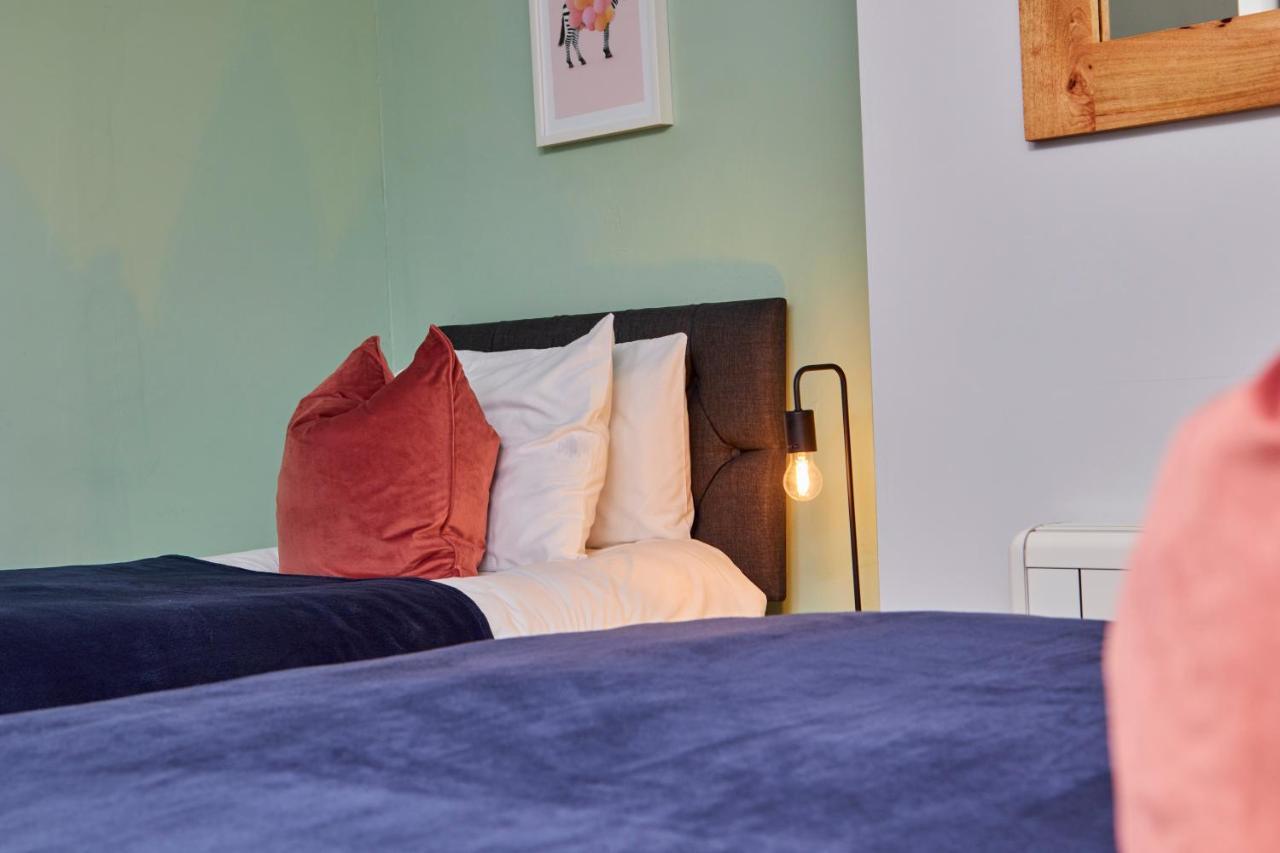 Fantastic Central Stratford Two Bedroom Apartment By Purestay Short Lets & Serviced Accommodation With Parking Exteriér fotografie